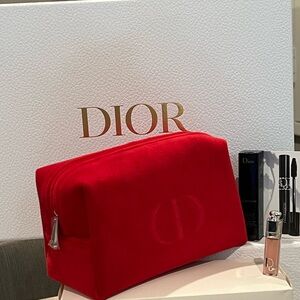 ❤️NIB🌹Dior Red Velvet Pouch +Dior show Black
Mascara travel 4ml +dior addict lip